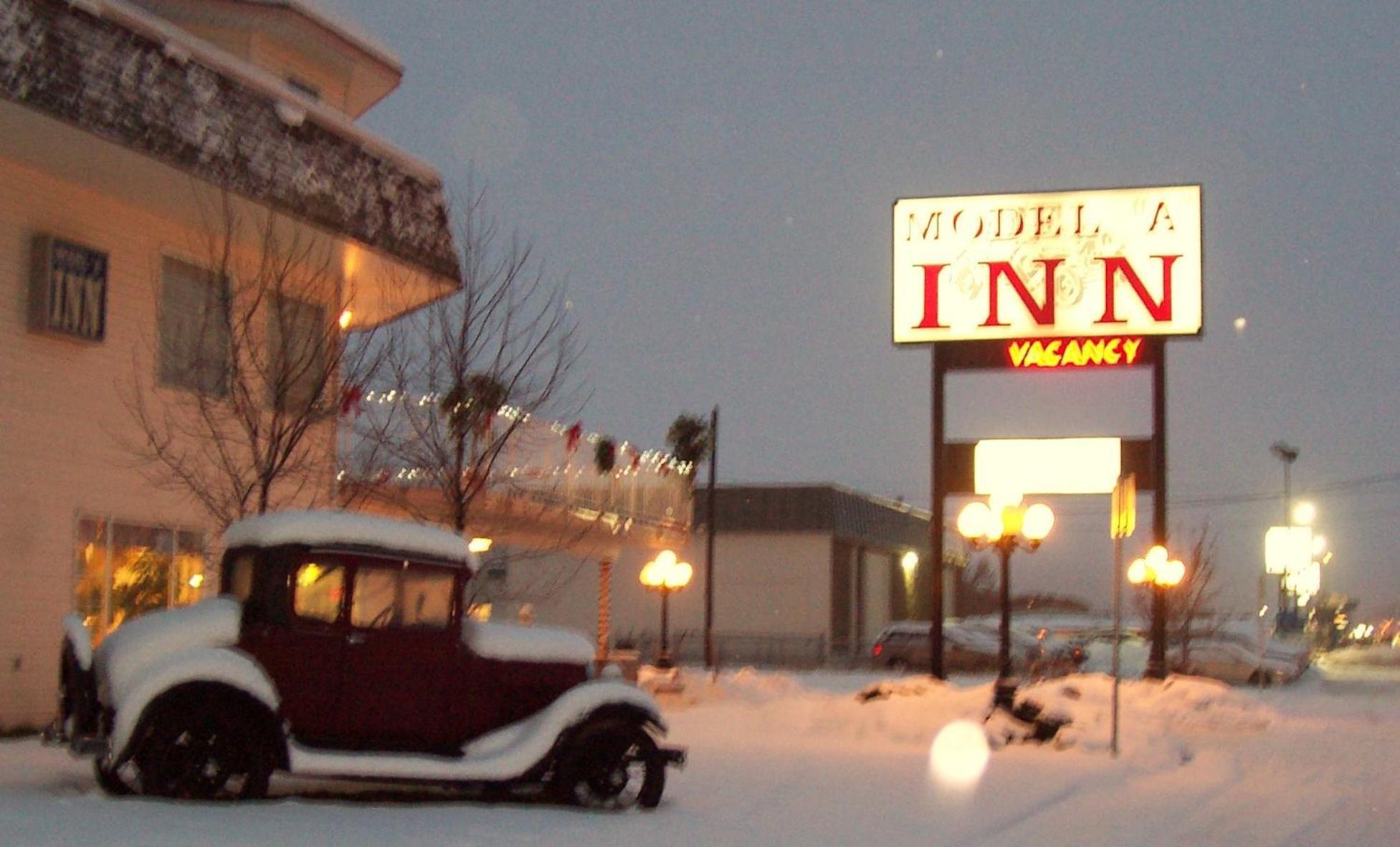 Model A Inn Cranbrook Zewnętrze zdjęcie