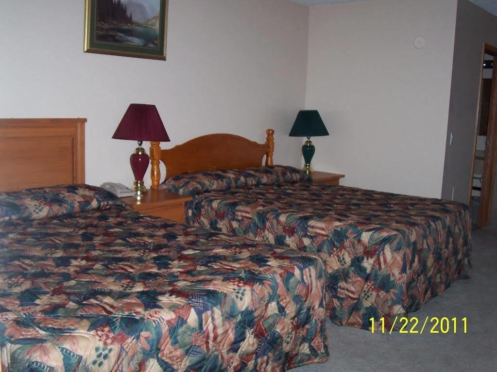 Model A Inn Cranbrook Zewnętrze zdjęcie